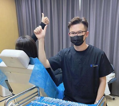 王永书医生在杭州萧山丽兹医疗美容坐诊，网评注射整形又快又稳又准且性价比高