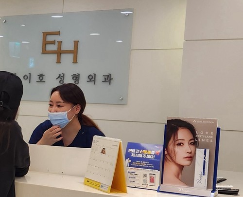 上眼皮松弛下垂做双眼皮好吗？韩国眼综合手术看这几家专科医院值得选