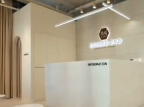 眼部凹陷填充胶原蛋白好还是脂肪好？看韩国这几家医院眼窝填充性价比高