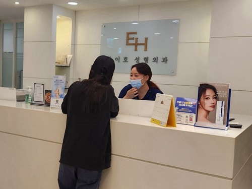 眼尾下垂做拉皮手术和提眉哪个好？韩国EH眼部提眉手术技术及审美在线
