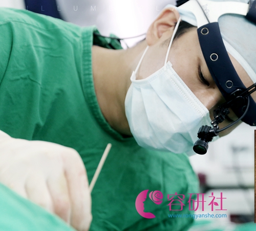 韩国如愿整形医院假体隆胸崔圭镇院长手术中