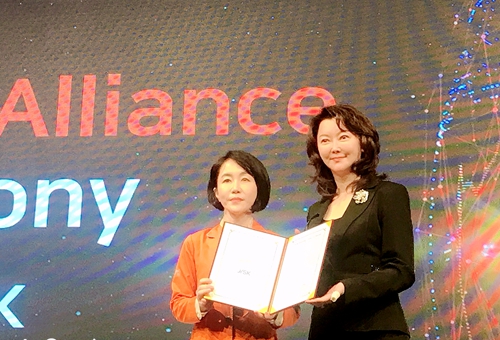 韩国365mc代表院长金河真与新加坡JYSK集团签订合作协议