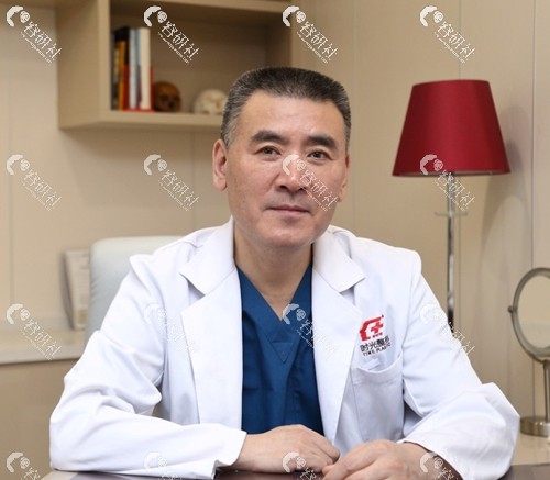 上海时光整形外科医院何晋龙医生