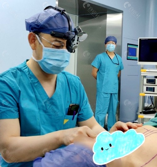 西安国医胸部整形医生王爱武乳房再造术前画线设计