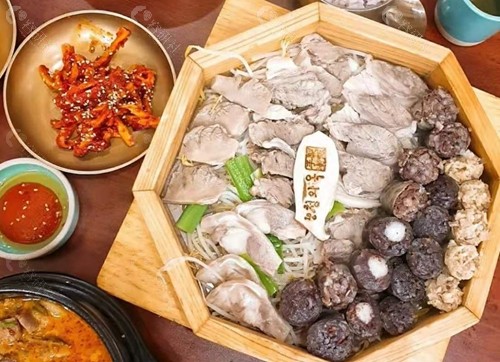 韩国美食血肠拼盘