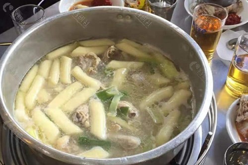 韩国美食鸡汤太鲜美啦！