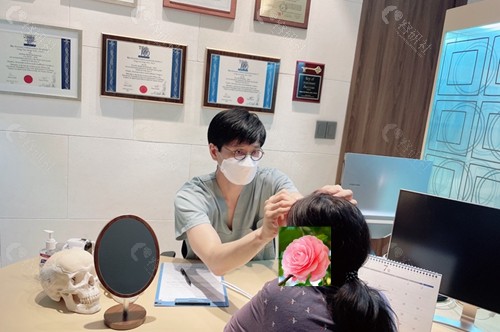 韩国雕刻医院宋龙泰院长骨水泥填充手术面诊