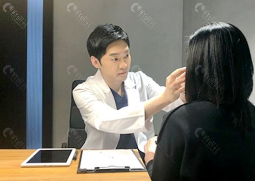 韩国1毫米整形外科代表院长都彦禄医生面诊