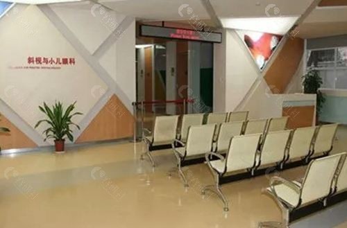 天津眼科医院候诊区