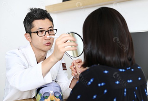 EH眼修复朴炳浩医生