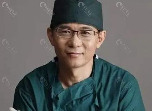 栾杰胸部下垂矫正价格