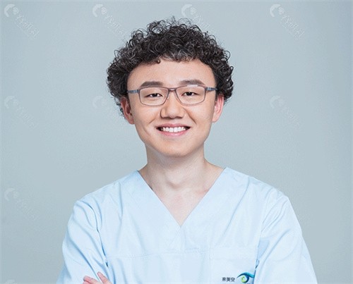 北京王恒医生修复双眼皮多少钱