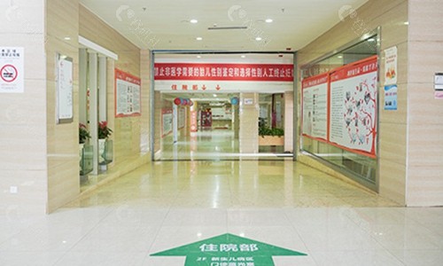 深圳港龙妇产医院走廊