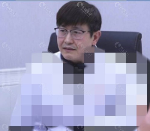 叶子荣隆胸好吗