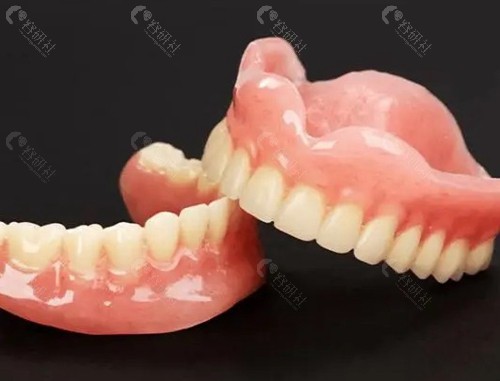半口吸附式假牙的不同种类及特色