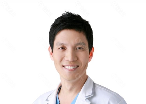 李圣郁胸修复好吗 李圣郁胸修复好吗